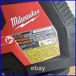 Milwaukee 3522-20 Green Laser Level Cross Line Plumb Point with Case USED